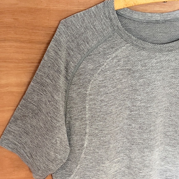 Lululemon Metal Vent Tech Short Sleeve Crewneck Shirt XL Live In Practice Gray - Picture 3 of 6